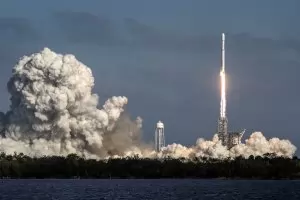 SpaceX изстреля ракета с руснак към МКС