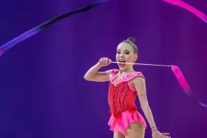 17-годишна българка отвя конкуренцията на СК по художествена гимнастика