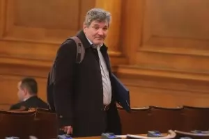Депутат от ПП-ДБ предвижда съюз с ГЕРБ поне още 7 месеца