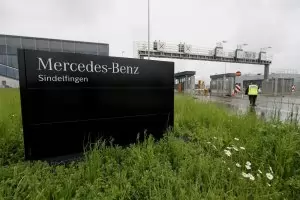 Двама души бяха убити при стрелба в немски завод на "Мерцедес"