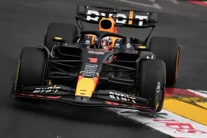 Верстапен се откъсна в F1 след солова акция в Монако