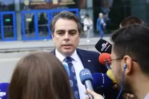 ПП и ГЕРБ ще се сблъскат и за управителя на БНБ