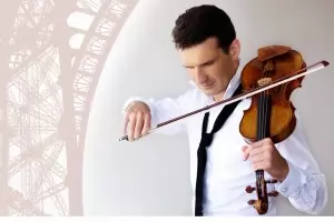 Цигуларят Светлин Русев ще свири на Айфеловата кула за 24 май