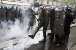 108 полицаи са ранени при протестите срещу пенсионната реформа на Макрон