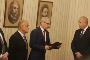 Радев даде мандата на Денков с отвращение