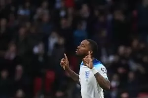 Звезда от Премиър лийг бе изваден за 8 месеца от футбола заради залози