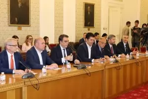 ПП-ДБ привикват в парламента Сарафов и Гешев с 5 въпроса