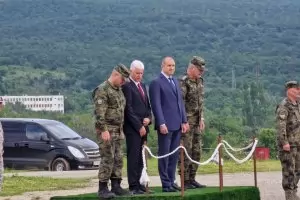 Радев се хвърли да спасява шефовете на спецслужби