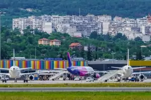 Пътници отказаха да слязат от самолет, кацнал във Варна вместо в София