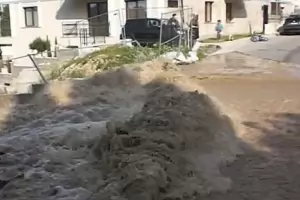 Гаранция 3 седмици: "Варненската Ниагара" бликна отново