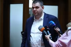 Кавга заради Пеевски взриви парламента