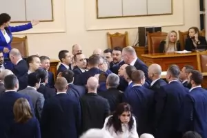 ПП-ДБ искат по-строги санкции заради "откровената простащина" в парламента