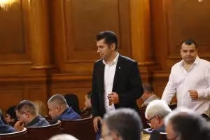 Гешев поиска от Народното събрание имунитета на Кирил Петков