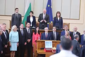 Николай Денков стана премиер за следващите 9 месеца