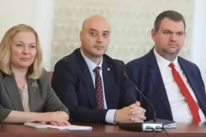 Десните предлагат НС да не се разпуска първата година от мандата си