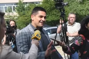 Радостин Василев излезе от следствието с обвинение