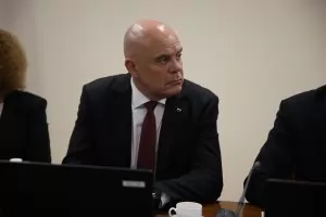 Гешев заговори и за чекмеджето на Борисов