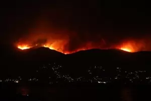 Огнен ад доведе до евакуация на туристи и на Корфу