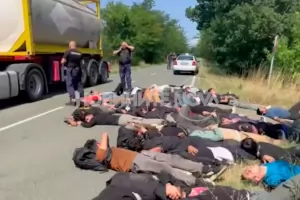 Десетки мигранти блокираха легнали шосе в Ямболско