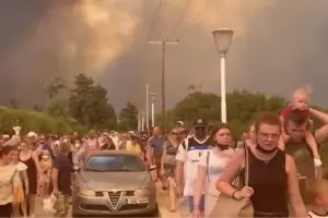 30 000 туристи са евакуирани от Родос