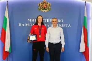 Има ли пилот в спортното министерство?