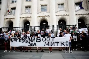 Уволненията в МВР не успокоиха напрежението след убийството в Цалапица