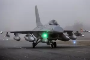 Бойни изтребители F-16 прехванаха самолет близо до Байдън