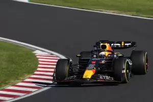 Верстапен короняса "Ред Бул" за втори пореден сезон във Формула 1