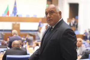 Борисов се люшка между сглобката и разглобката