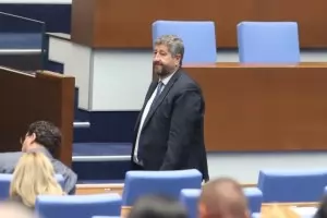 Христо Иванов допусна смяна на министри