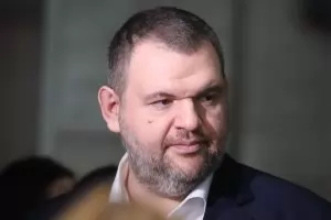 Санкционираният за корупция Пеевски е недоволен от финансовия министър 