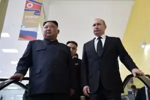 Путин посрещна Ким Чен-ун на космодрум