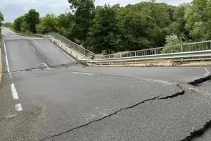 2 месеца след бедствието в Царево пак пропадна мост