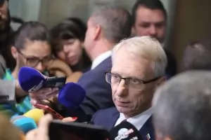 Денков заплаши със съд "приказките за хранилка" от "Лукойл"