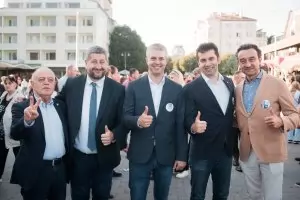 ПП и ДБ танцуват последен валс