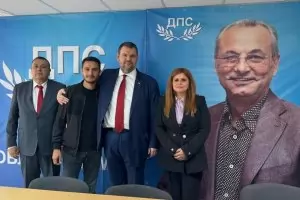 Пеевски и Доган трябва да стоят заедно зад кордона