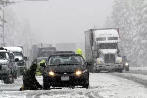 Какво е най-вероятно да се повреди в колата през зимата