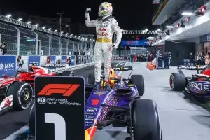 Въпреки наказанието Верстапен триумфира за 18-и път в F1