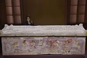 Археолози в Италия откриха непокътната етруска гробница