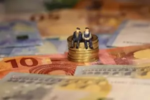 С боровинки и бакшиши трудно ще напълним бюджета за пенсии