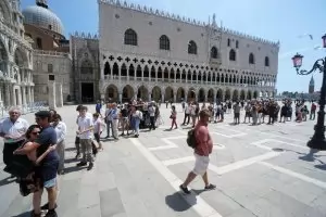 Венеция забрани групите с повече от 25 туристи