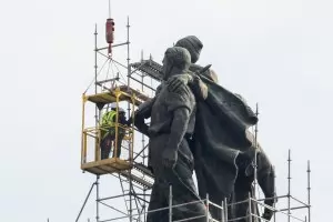 ВАС пусна демонтажа на паметника на съветската армия