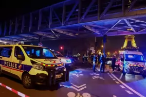 Ислямист уби германски турист при атака край Айфеловата кула