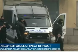 МВР арестува наред при акция в квартал "Христо Ботев"