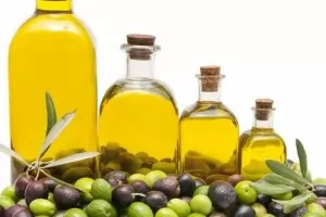 Гърци купуват тонове олио от България и го връщат с оцветители като зехтин