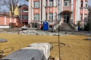 Заведение от около 300 кв. м никне пред сграда паметник във Варна