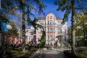 Проверка откри груби чиновнически нарушения за къща паметник