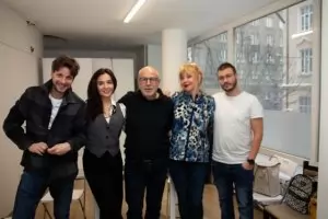 Каре обичани актьори гонят „Роклята беглец“ в ДКТ – Враца