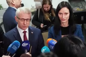 Денков иска да си сменят местата с "г-жа Габриел"