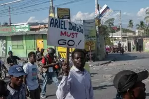 САЩ и Европа изтеглиха дипломати от Хаити 